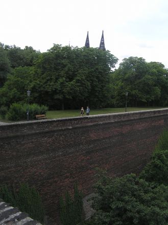 Fästningsvallar på Vysehrad.